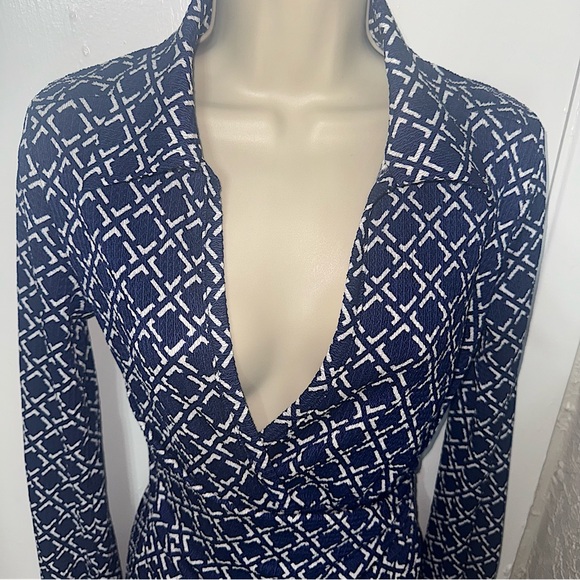 Navy & White Geometric Wrap Long Sleeve Mini Dress from Better Be - Picture 5 of 9